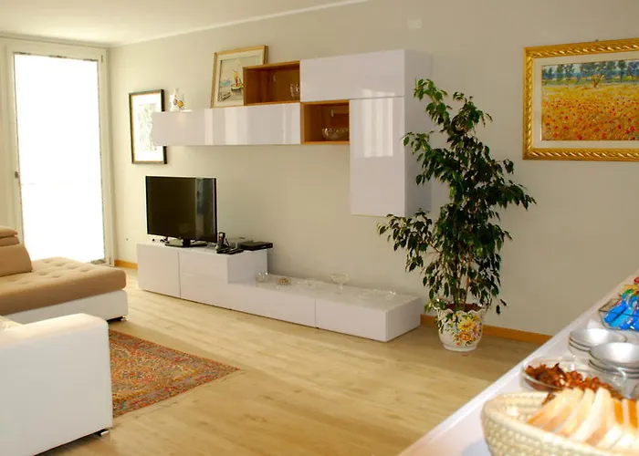 Bed and Breakfast Sotto Il Faro - *